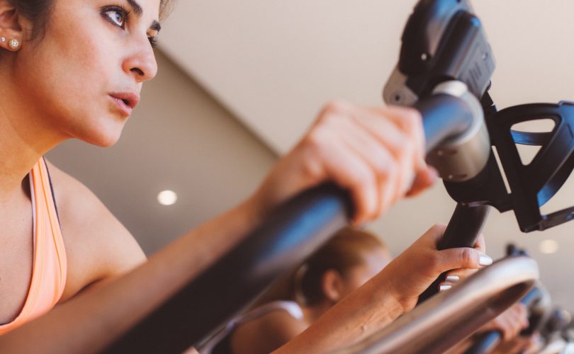 femme-sur-velo-interieur